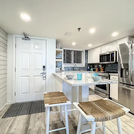 Gorgeous Oceanfront Condo - Beach, Pool & Steps To Flagler Ave